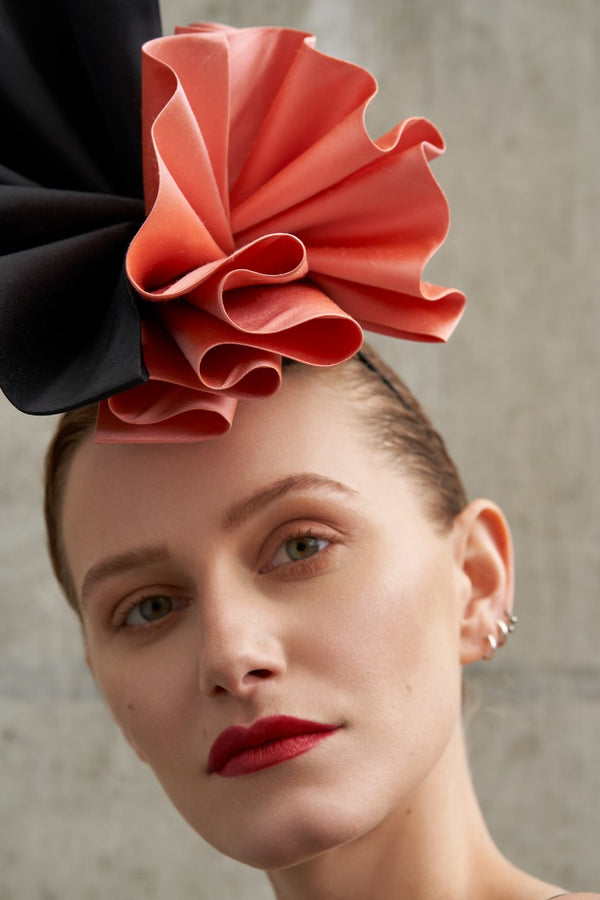 COQUILLE pleated cocktail hat