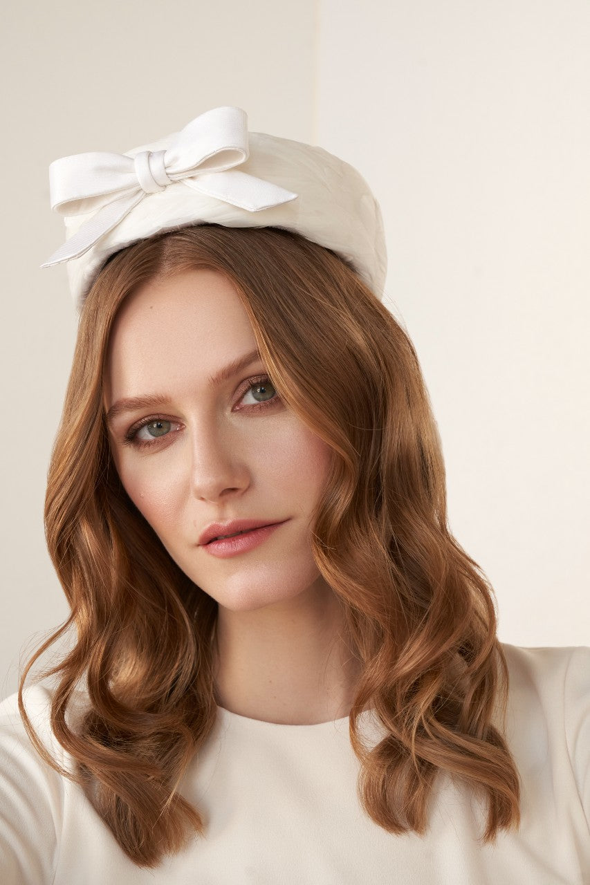 JACKIE bow-trimmed silk bridal pillbox hat – Filipa Cardoso Millinery